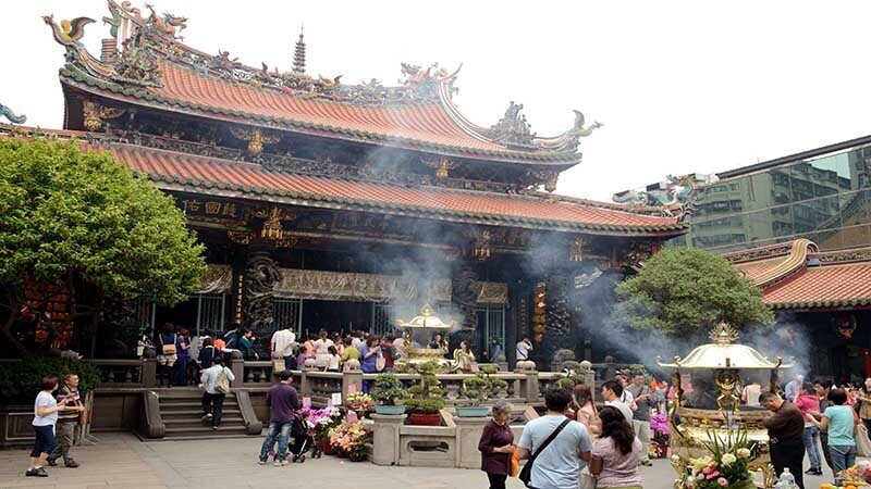 【艋舺龍山寺】龍山寺美食|10家老店攻略 (含隱藏版素食餐廳推薦)