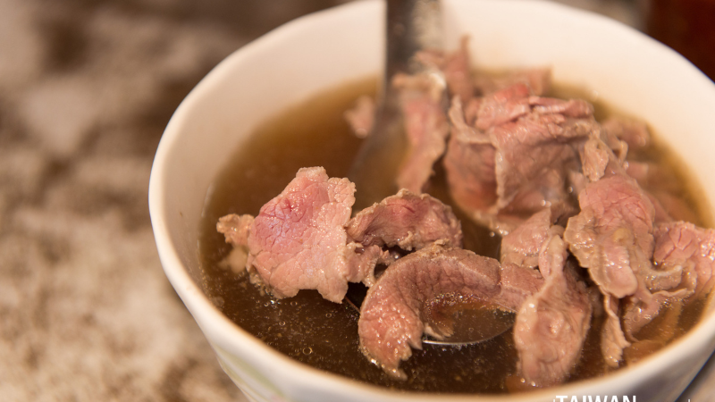 【台南牛肉湯推薦】凌晨3點還在排隊?這9家台南牛肉湯名店到底有多狂!