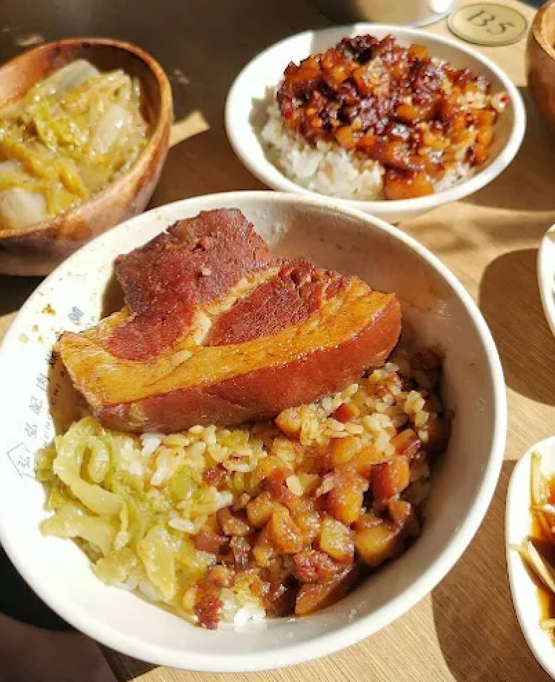 高雄巨蛋餐廳推薦 弘記肉燥飯舖