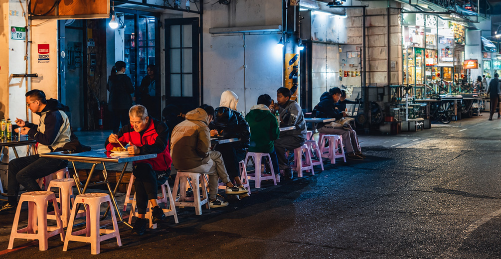 士林夜市は深夜まで営業
